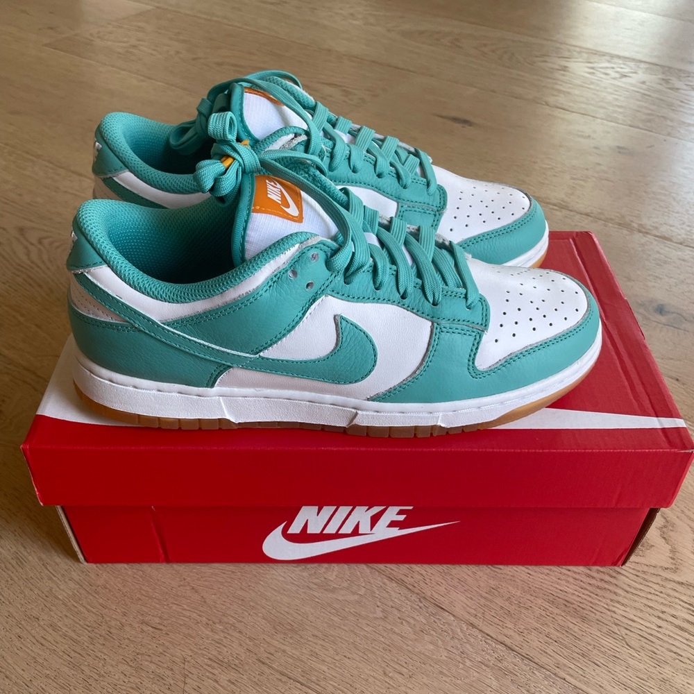 Women’s Nike Dunk Low Size 9.5 Teal-Kumquat